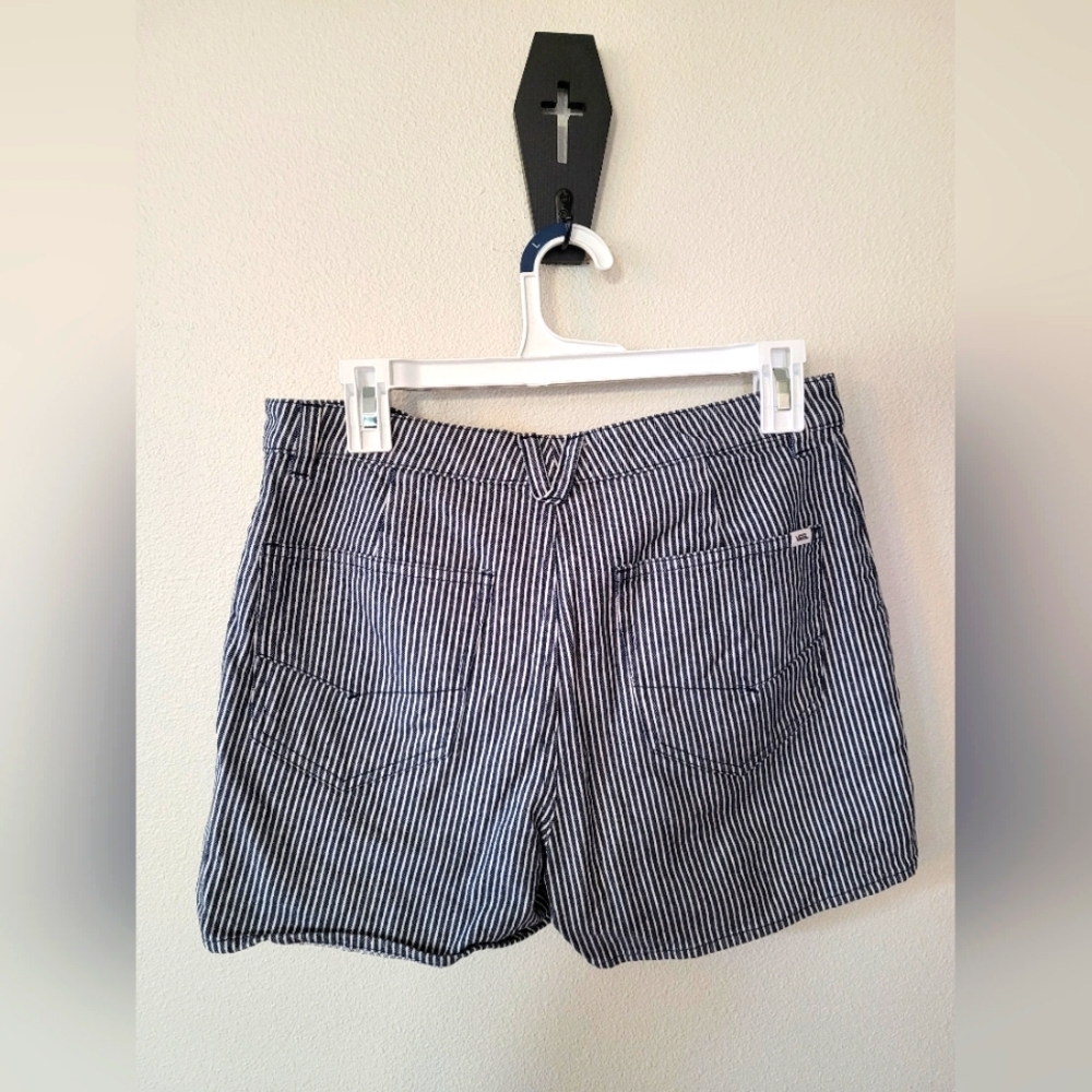 🛤 Vans Womens Size 27 New W/O tags Striped Shorts
